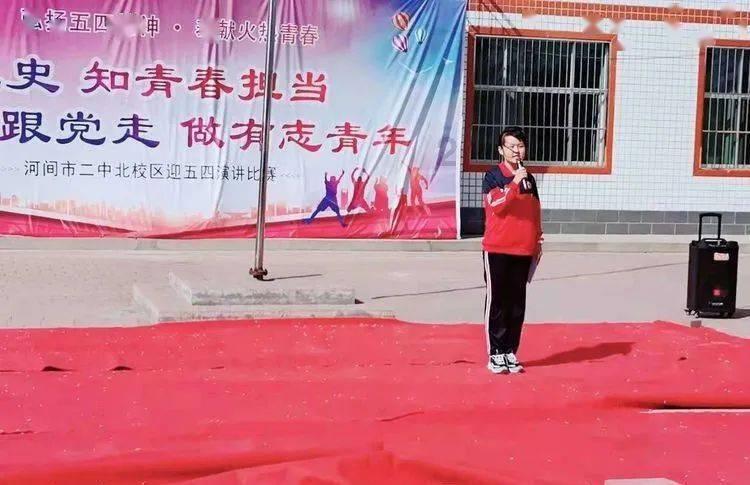她是外交部冷艳翻译官,人称“冰美人”,不苟言笑神似赵薇